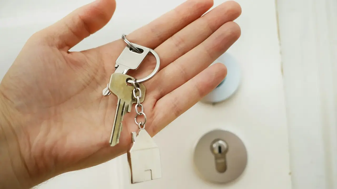 A hand holding a set of house keys